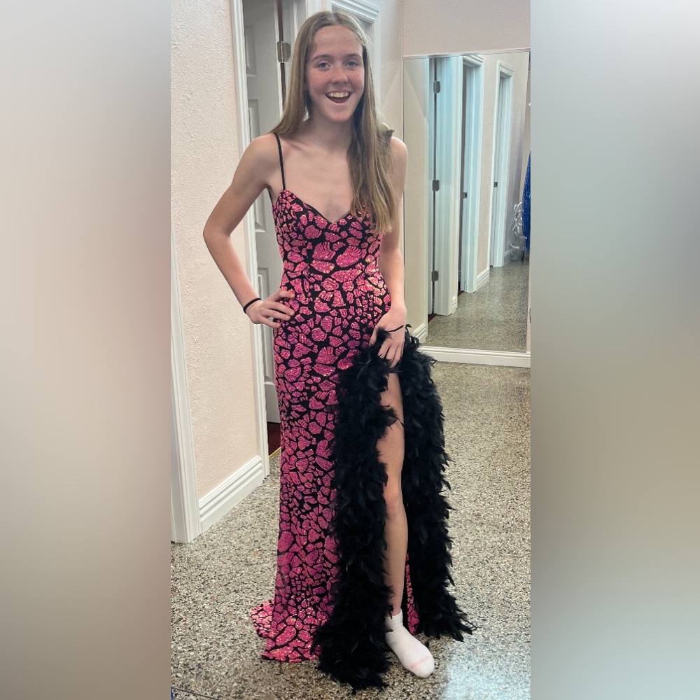 Super fun &unusual pink and black prom dress w/feathers